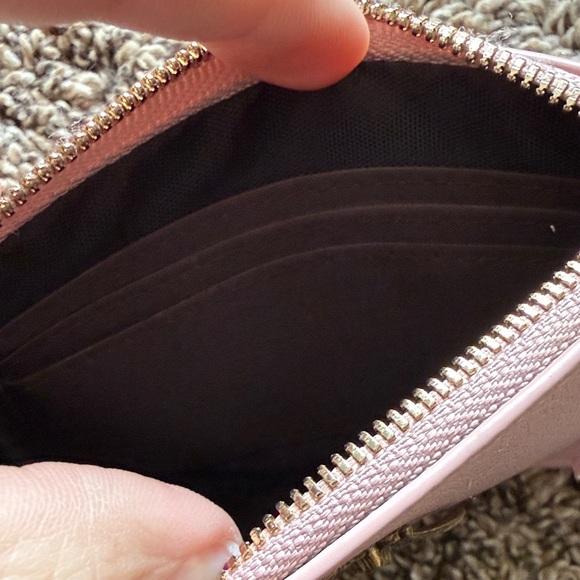 Elegant Pink Card Holder with Bee Charm - Picture 3 of 3